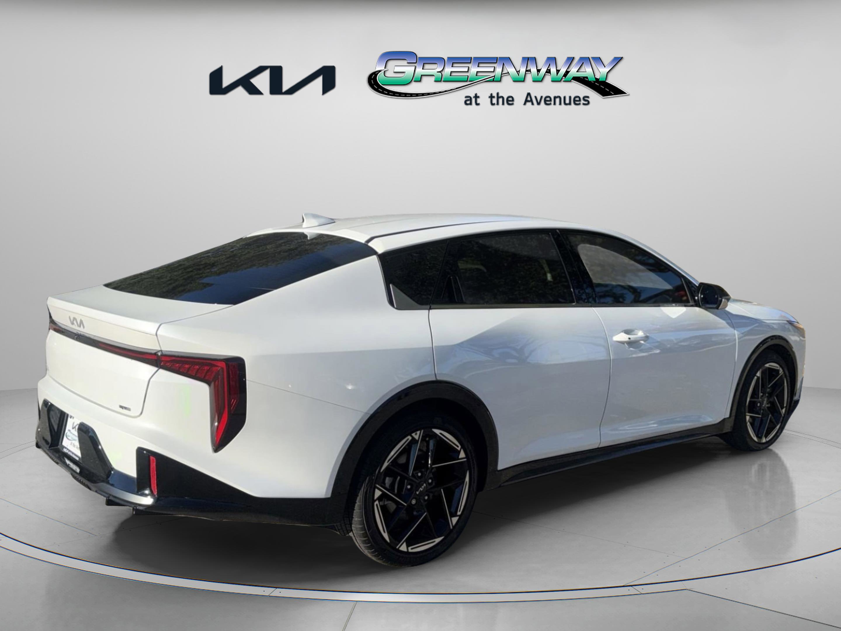 2025 Kia K4 GT-Line photo 3