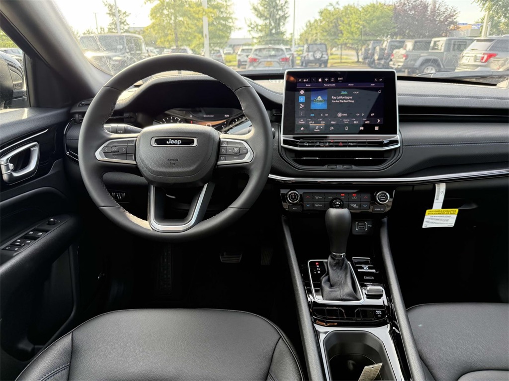 2025 Jeep Compass Limited photo 16