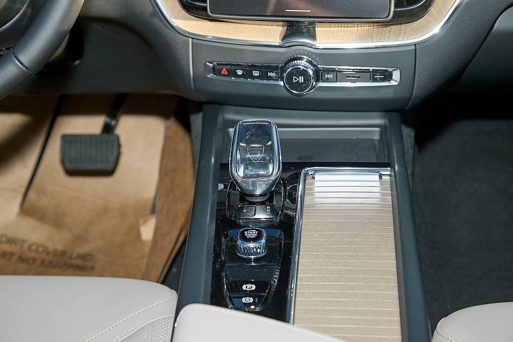 2026 VOLVO XC60 - Image 26