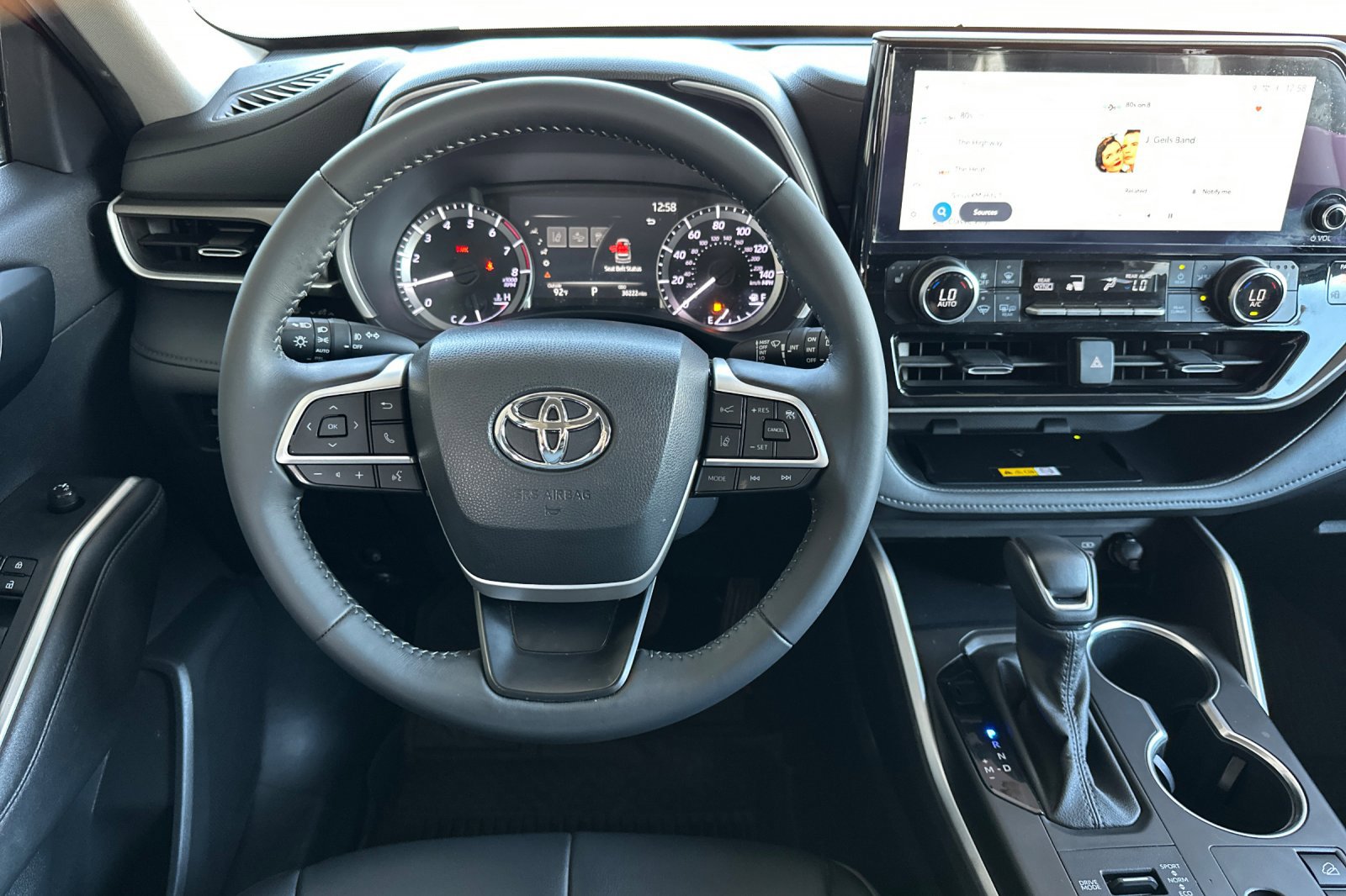 2023 Toyota Highlander L photo 13