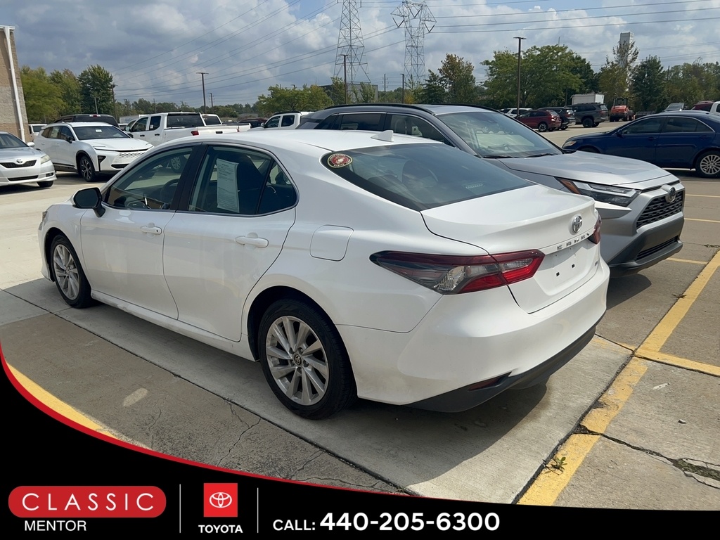 2022 Toyota Camry LE photo 2