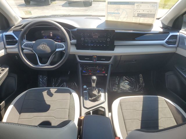 2025 Volkswagen Taos SE photo 15