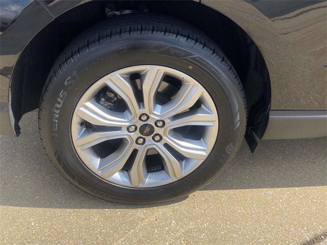 2024 Ford Edge Titanium photo 7