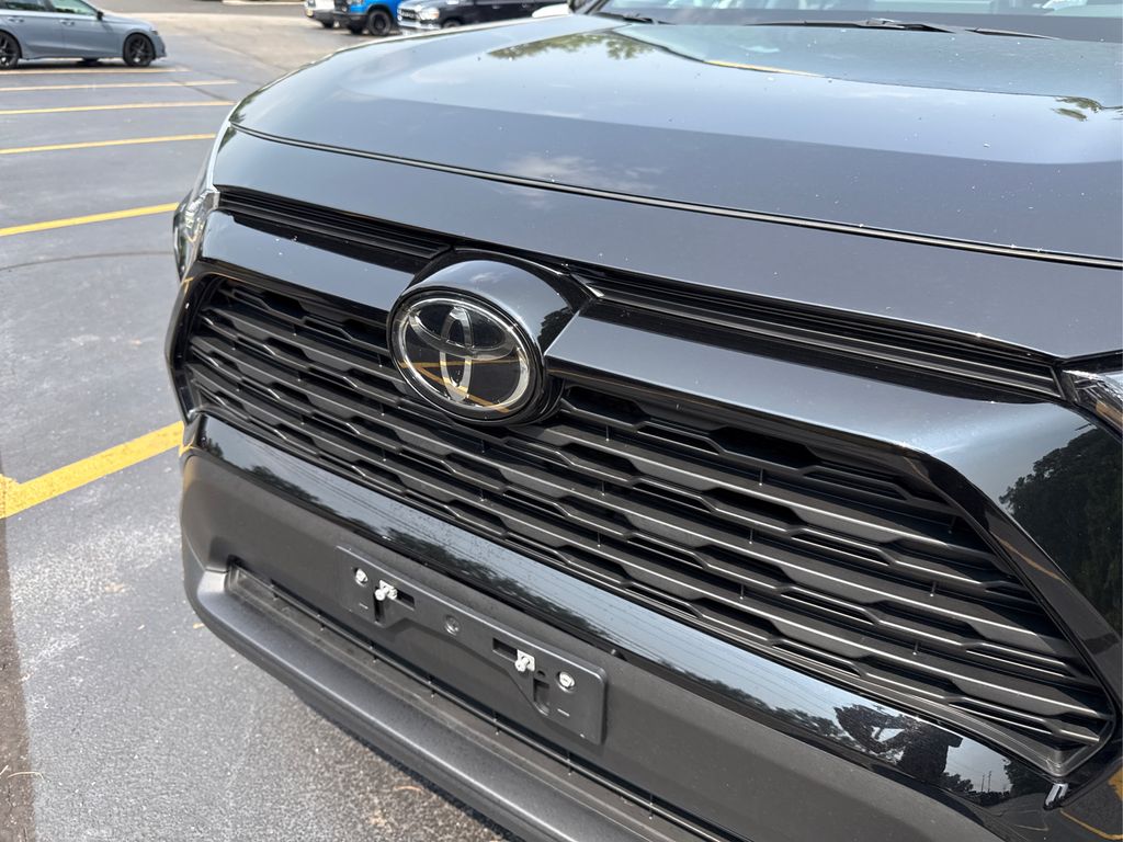 2025 Toyota RAV4 XLE photo 15