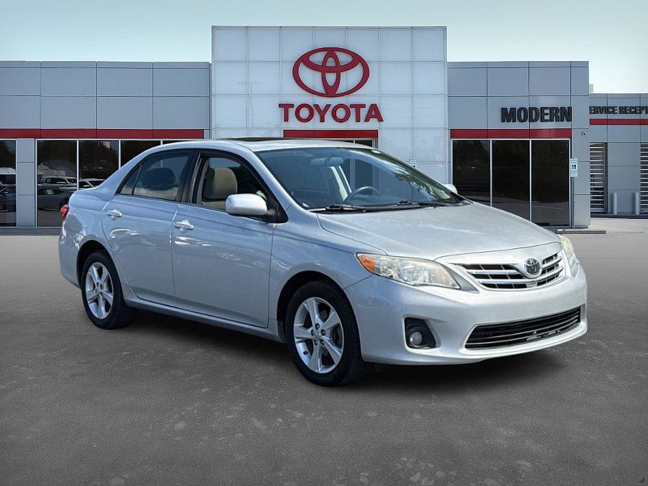 2013 Toyota Corolla LE photo 2