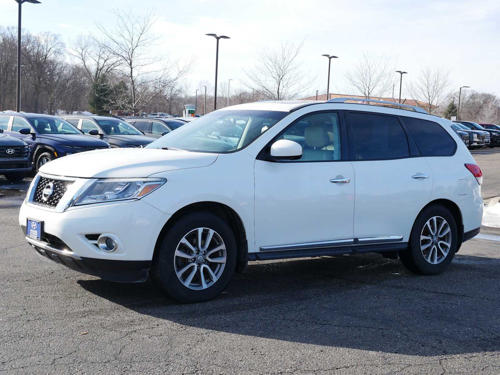 Used 2015 Nissan Pathfinder SL with VIN 5N1AR2MM2FC677900 for sale in Mankato, Minnesota