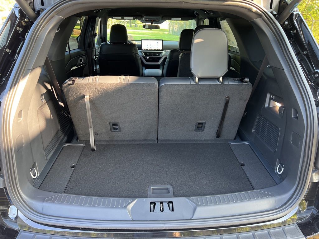 2025 Ford Explorer ST-Line photo 32