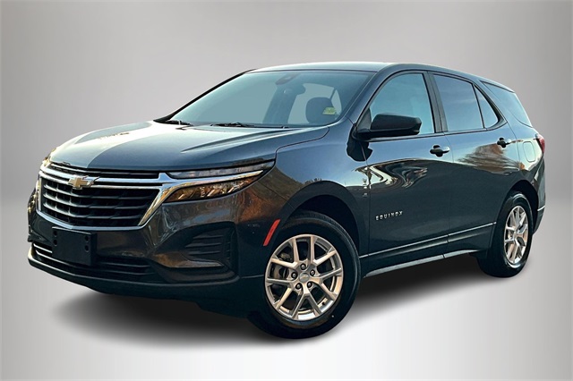 2022 Chevrolet Equinox LS photo 2