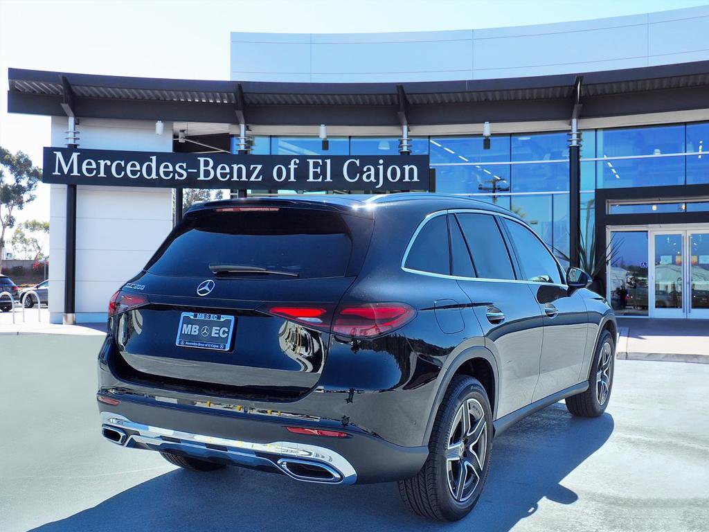 2026 Mercedes Benz GLC 300 photo 3