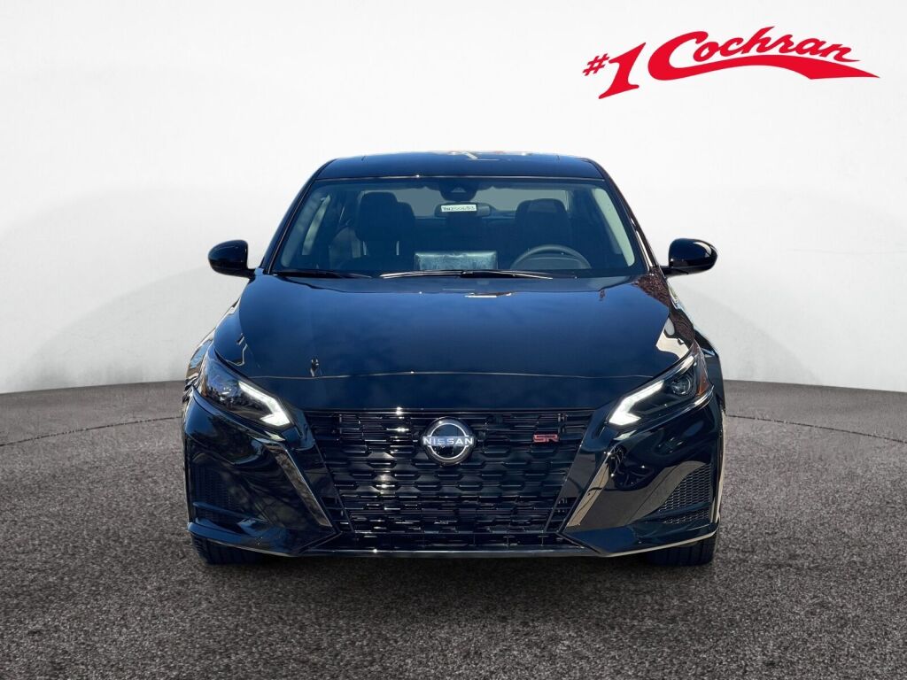 2025 Nissan Altima SR photo 2