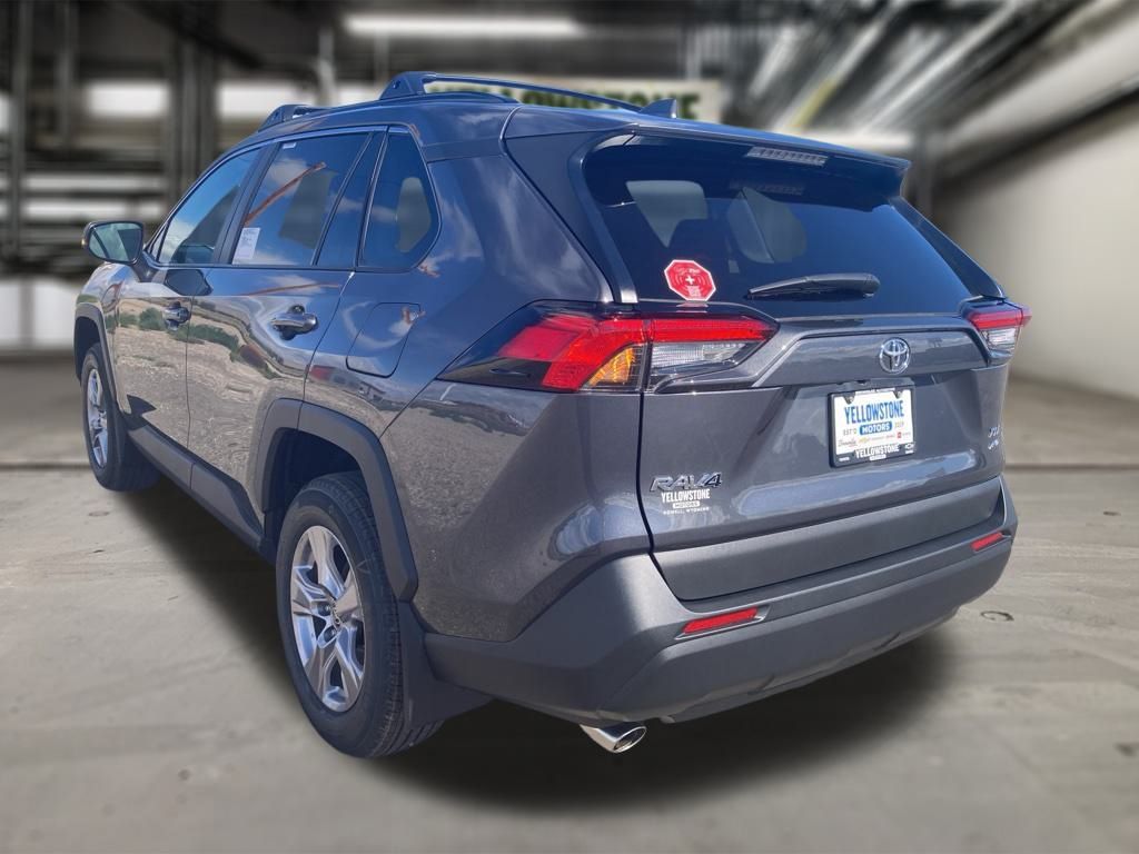 2025 Toyota RAV4 XLE photo 8