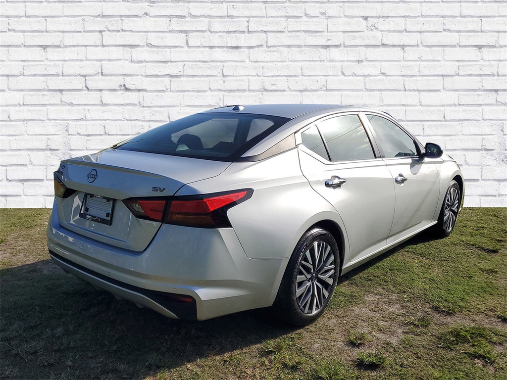 2024 Nissan Altima 2.5 SV photo 2