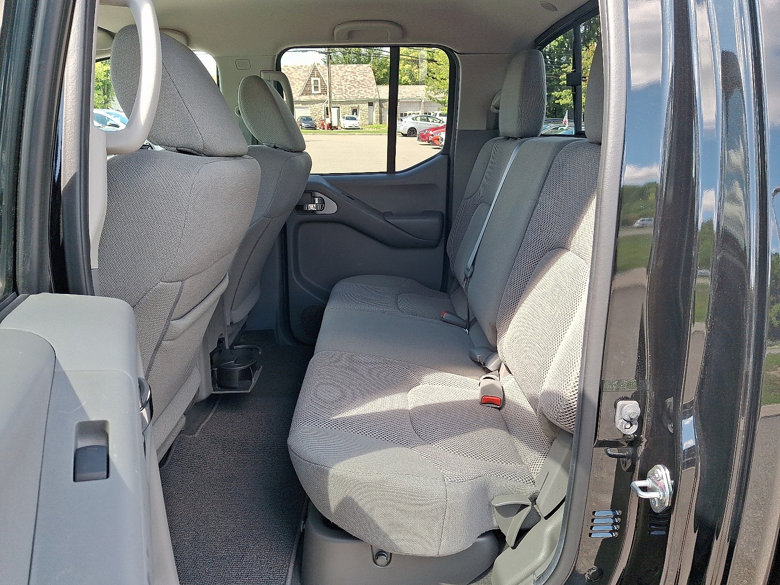 2021 Nissan Frontier SV Crew Cab photo 9