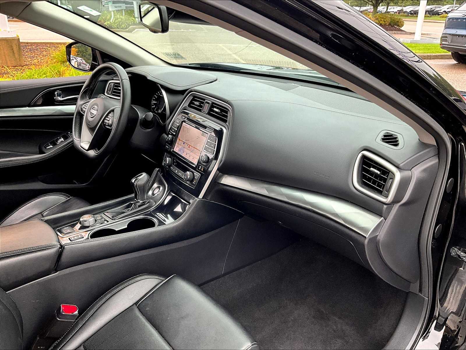 2023 Nissan Maxima SV photo 14