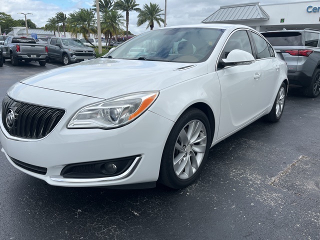 2016 Buick Regal Turbo photo 2