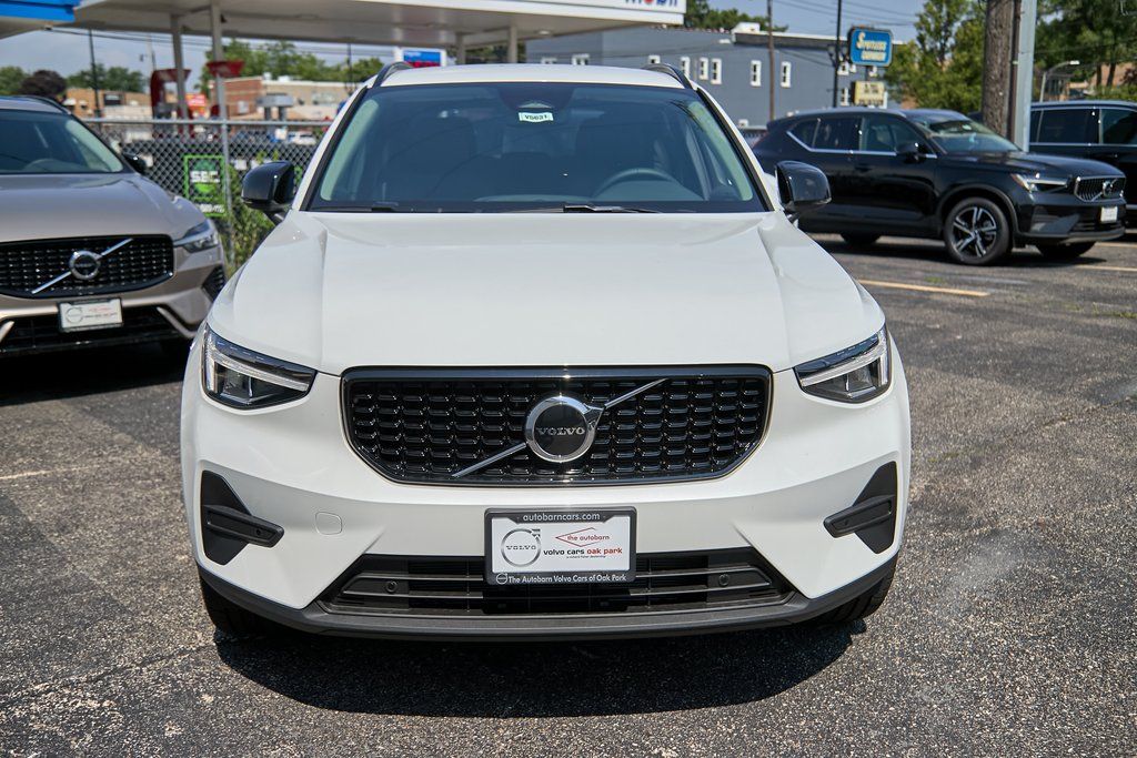 2026 VOLVO XC40 - Image 4