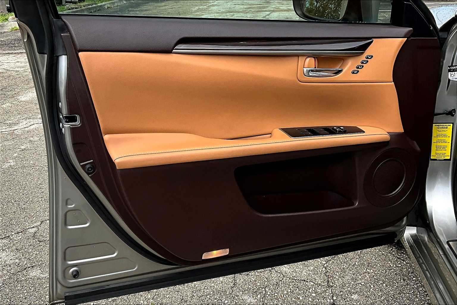 2017 Lexus ES 350 photo 25