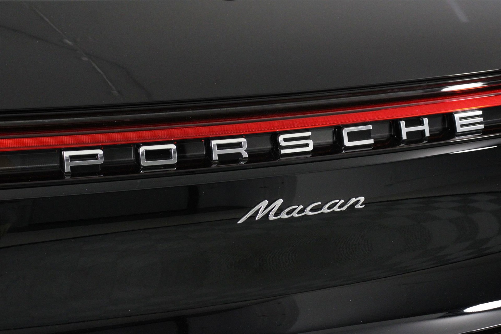 2025 Porsche Macan T photo 22