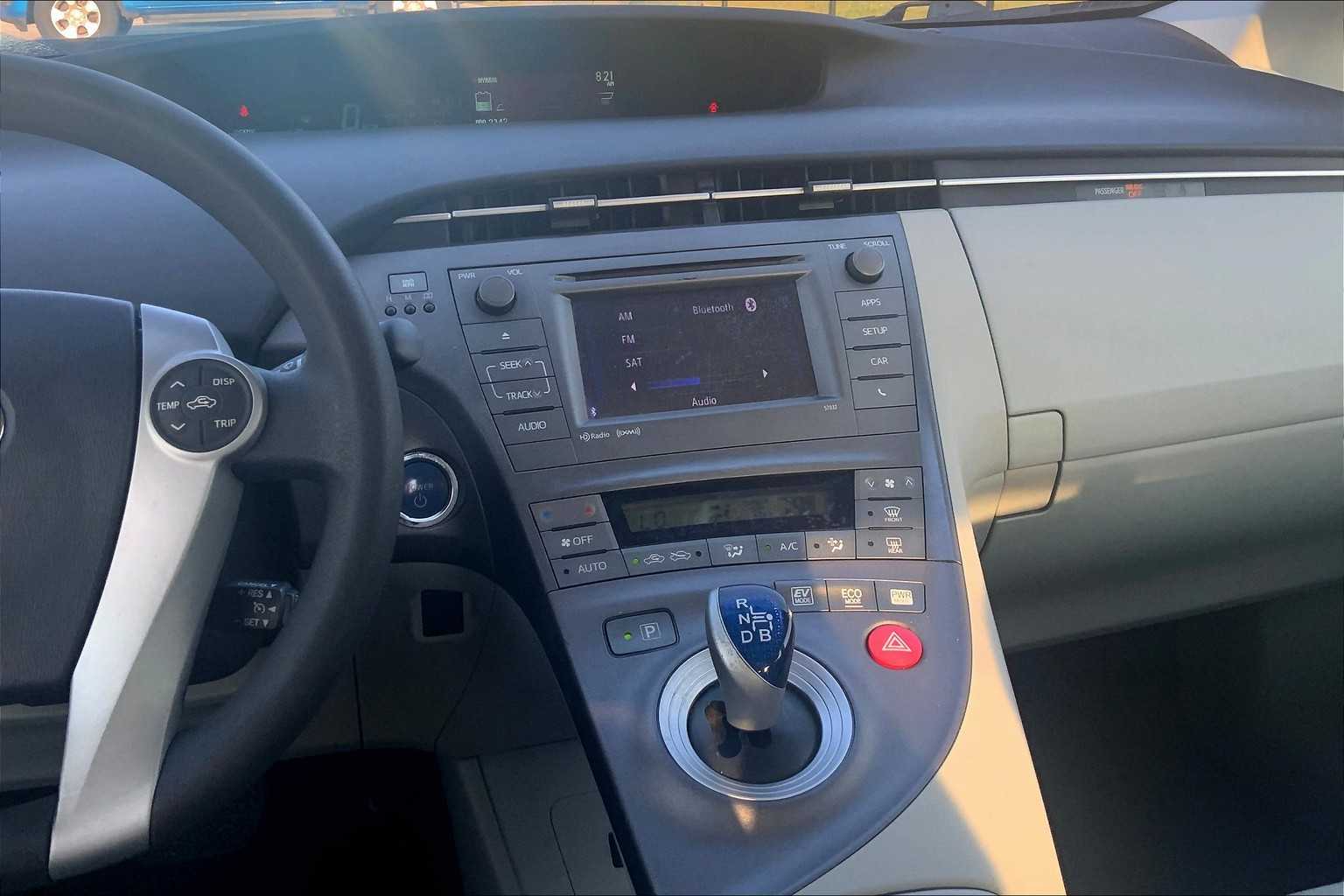 2012 Toyota Prius Two photo 6