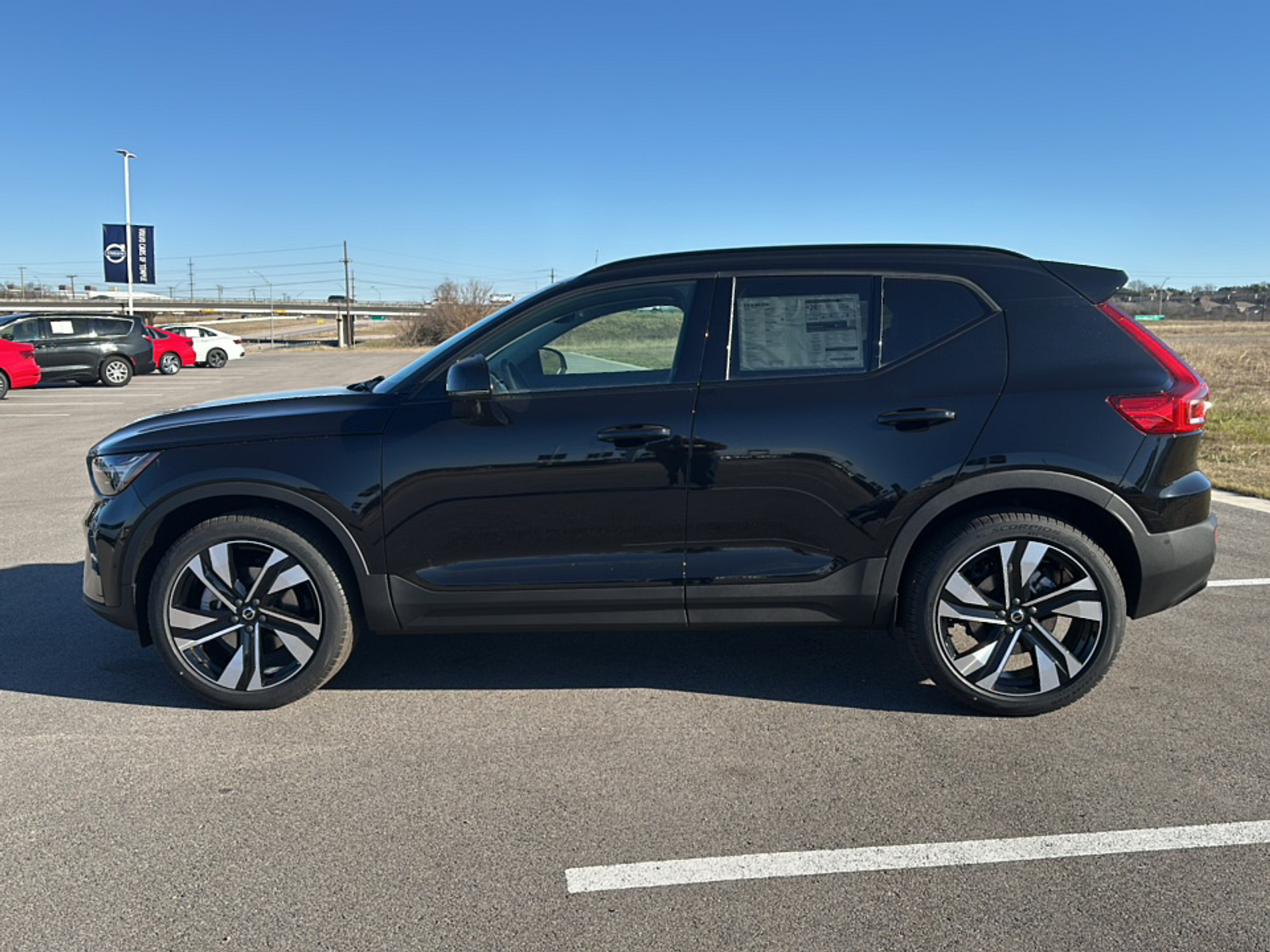 2025 Volvo XC40 photo 3