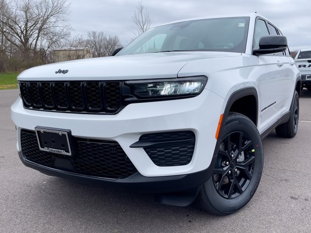 2025 Jeep Grand Cherokee Altitude's photo