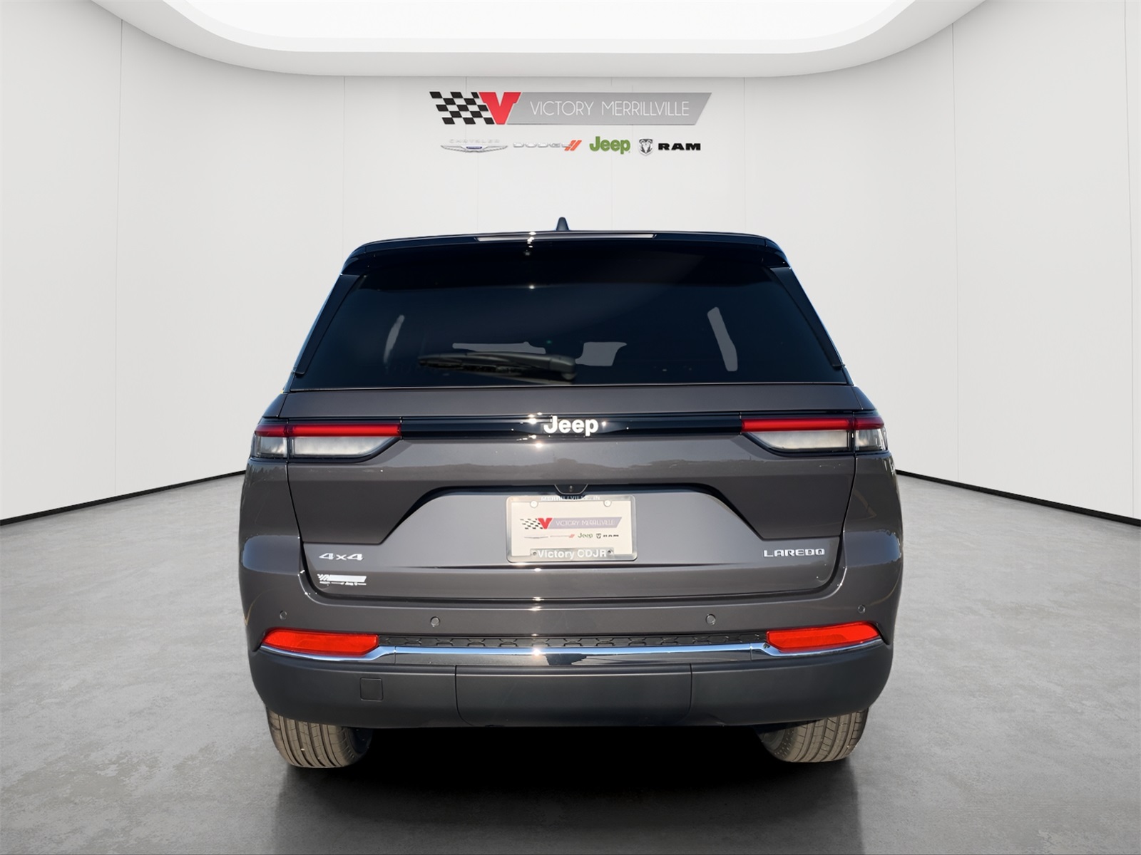 2025 Jeep Grand Cherokee Laredo photo 3