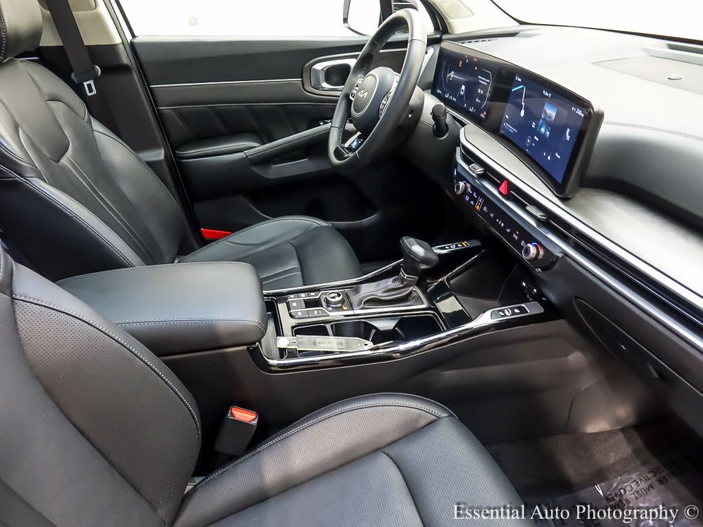 2025 KIA SORENTO - Image 28