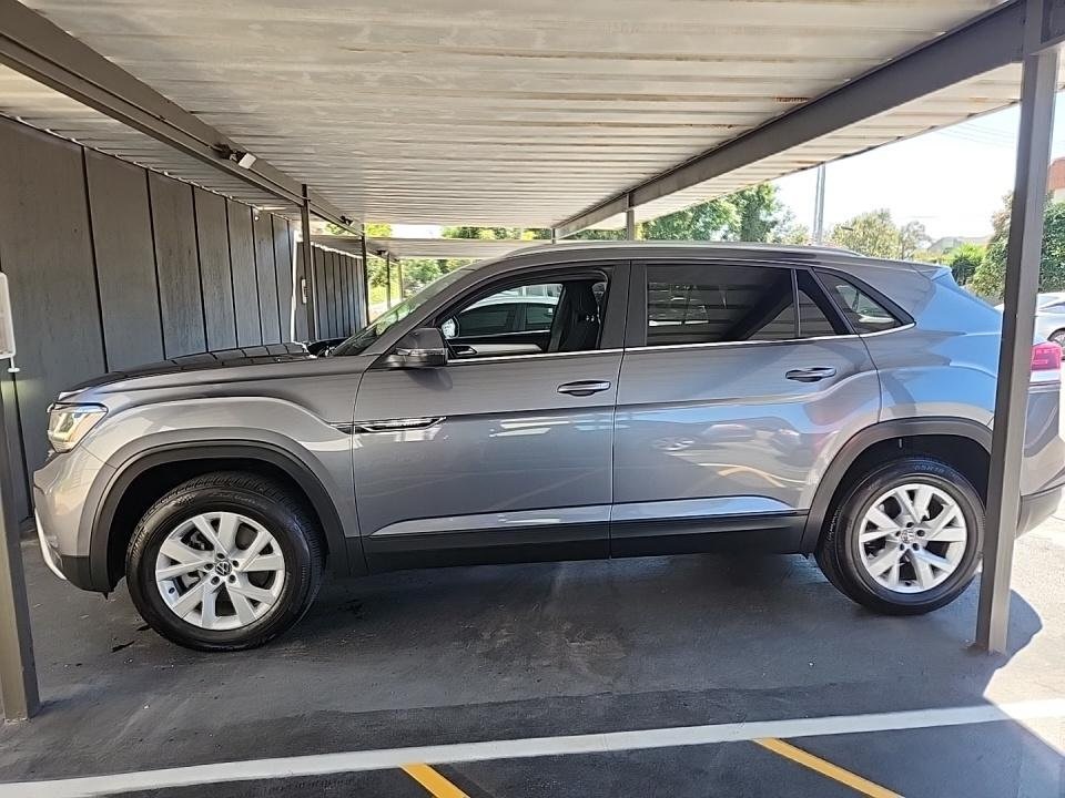 2021 Volkswagen Atlas Cross Sport photo 2