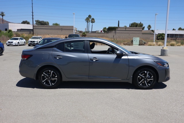 2025 Nissan Sentra SV photo 3