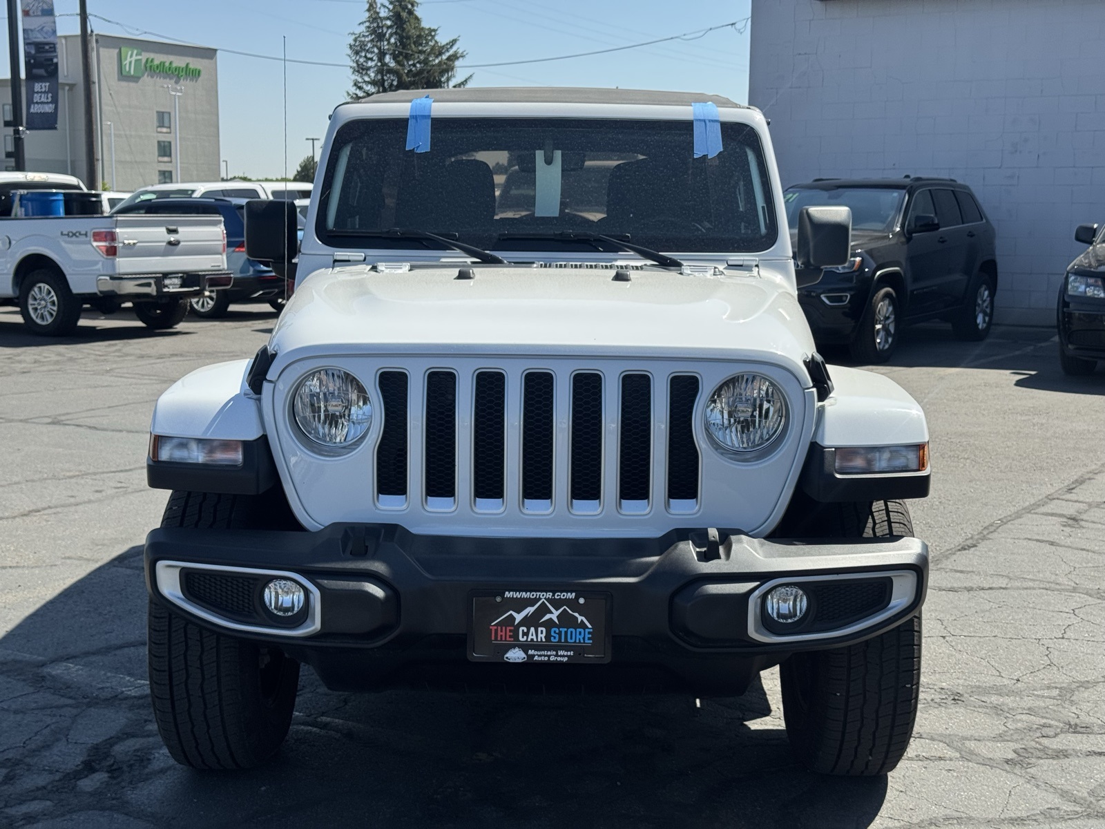 2022 Jeep Wrangler Unlimited Sahara photo 2