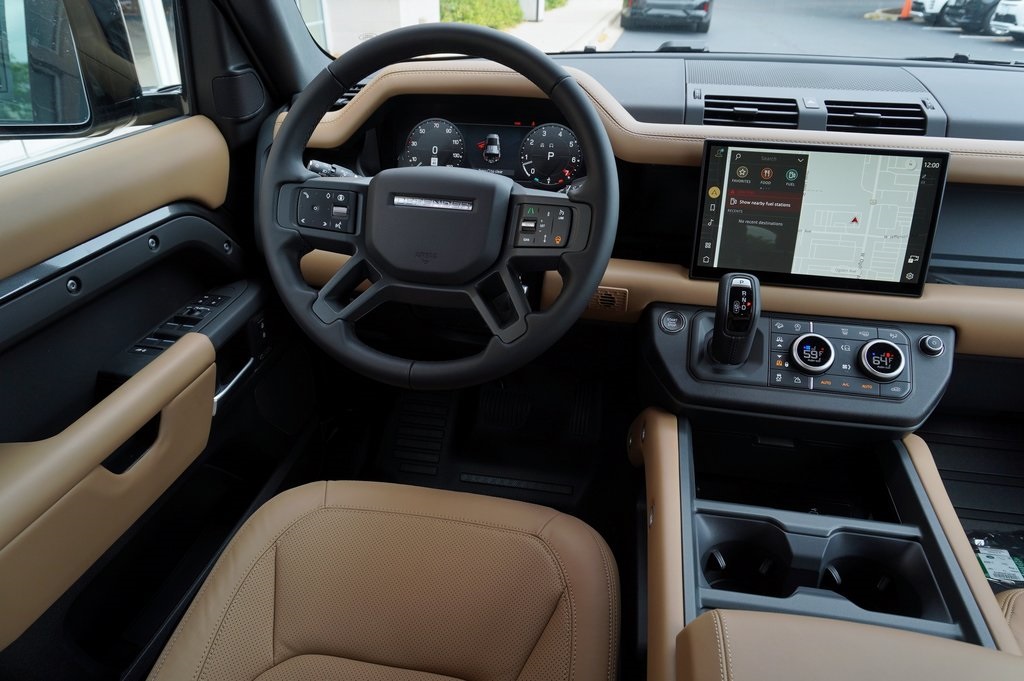 2025 Land Rover Defender 110 X-Dynamic SE photo 12