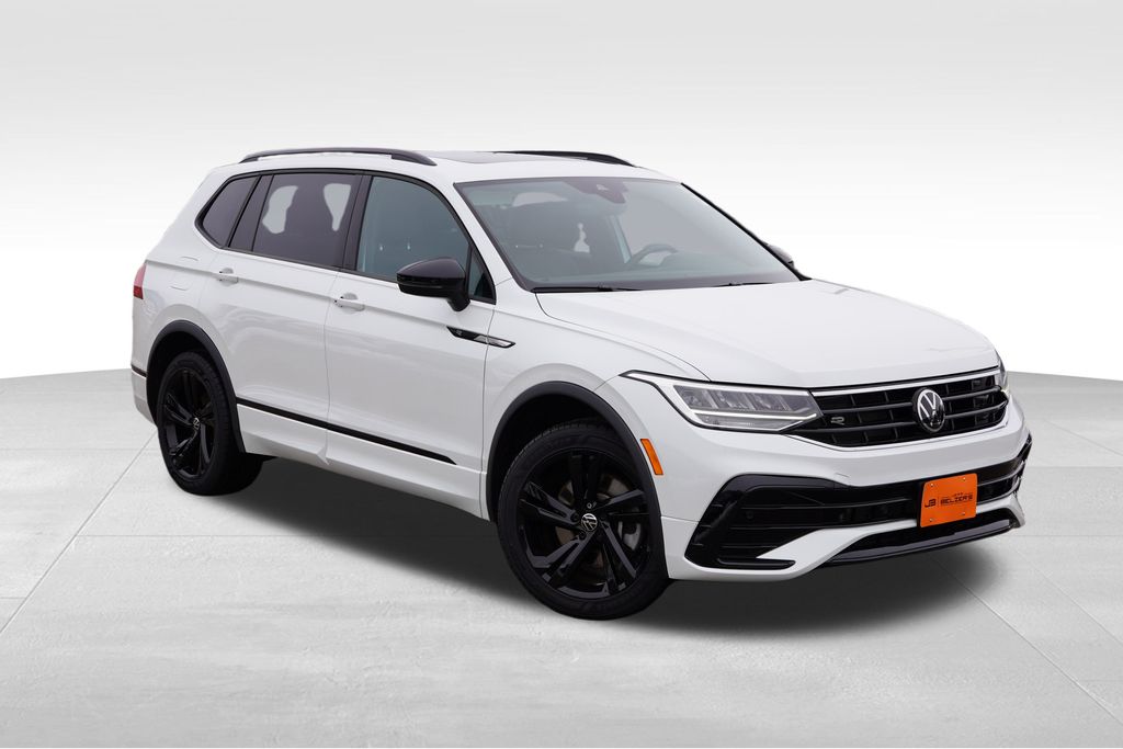 2023 Volkswagen Tiguan SE R-LINE BLACK's photo