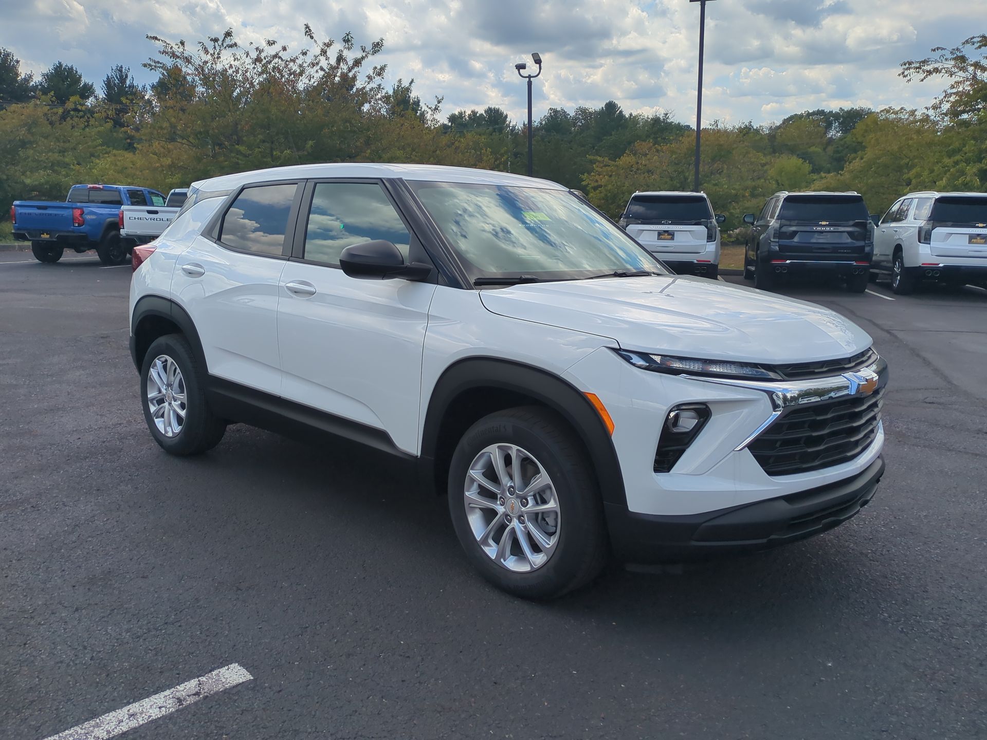 2026 Chevrolet Trailblazer LS photo 3