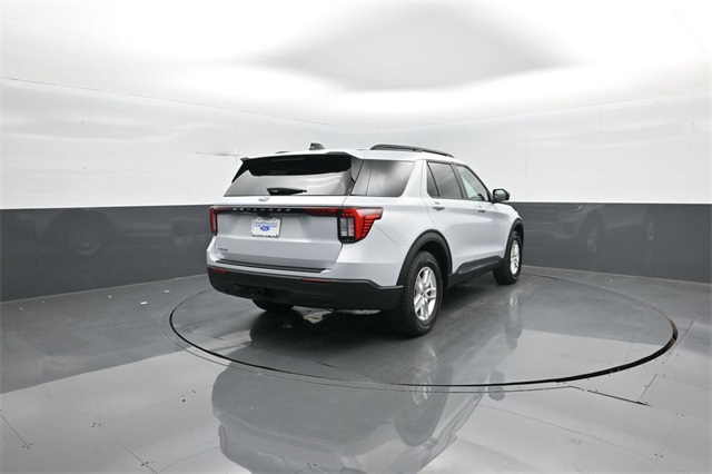 2025 Ford Explorer photo 4