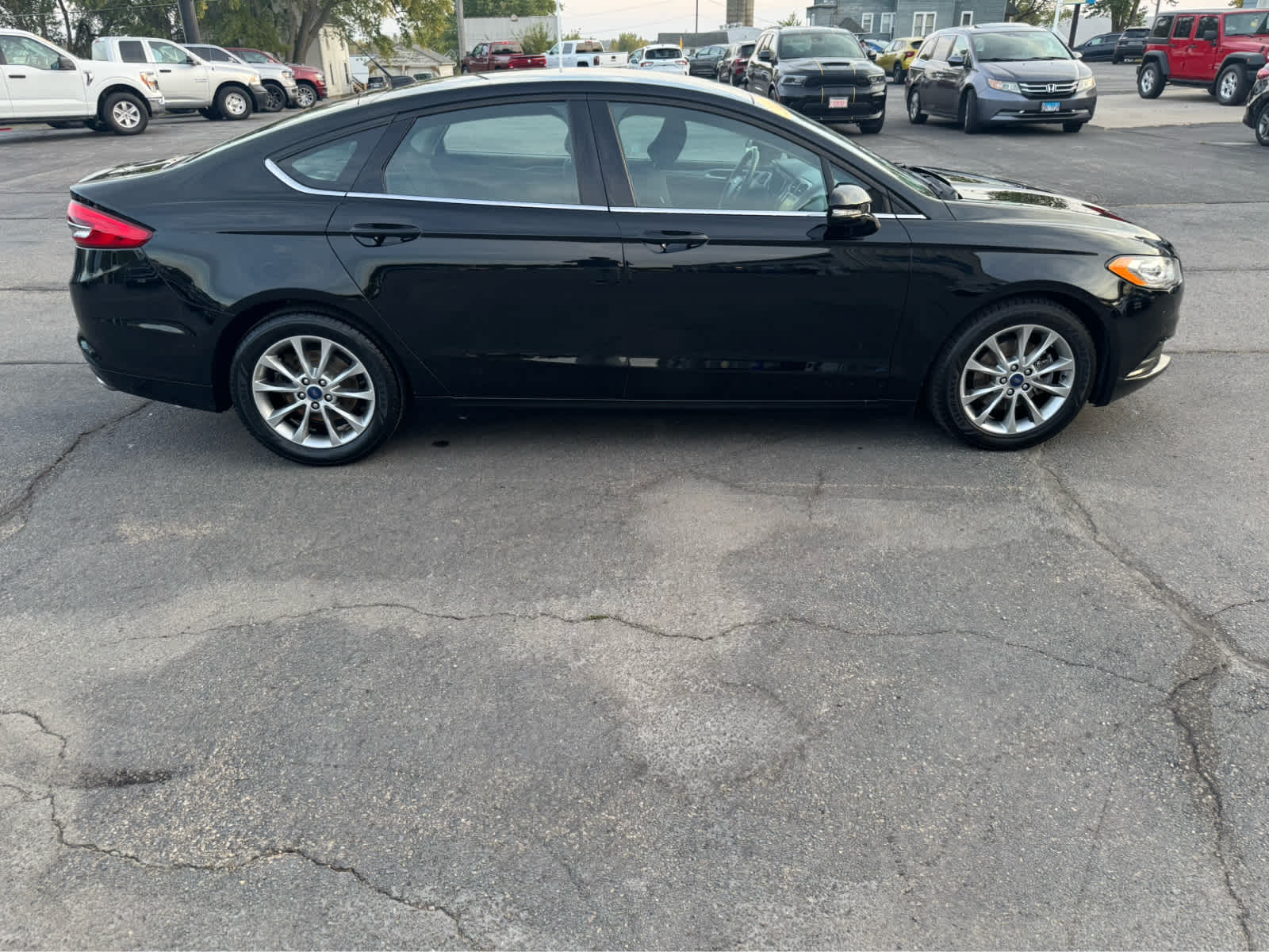 2017 Ford Fusion SE photo 2