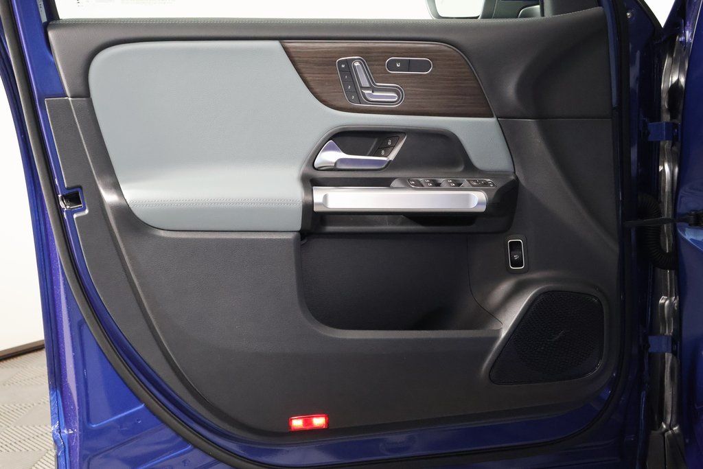 2026 Mercedes Benz GLB 250 photo 7