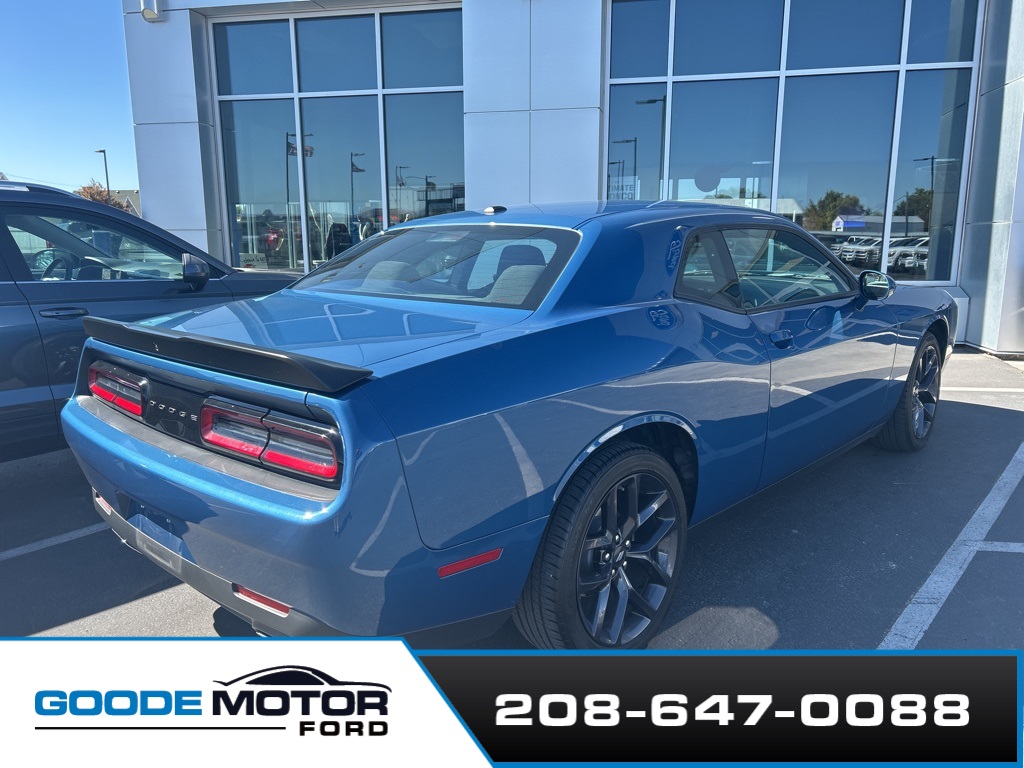 2023 Dodge Challenger SXT photo 3