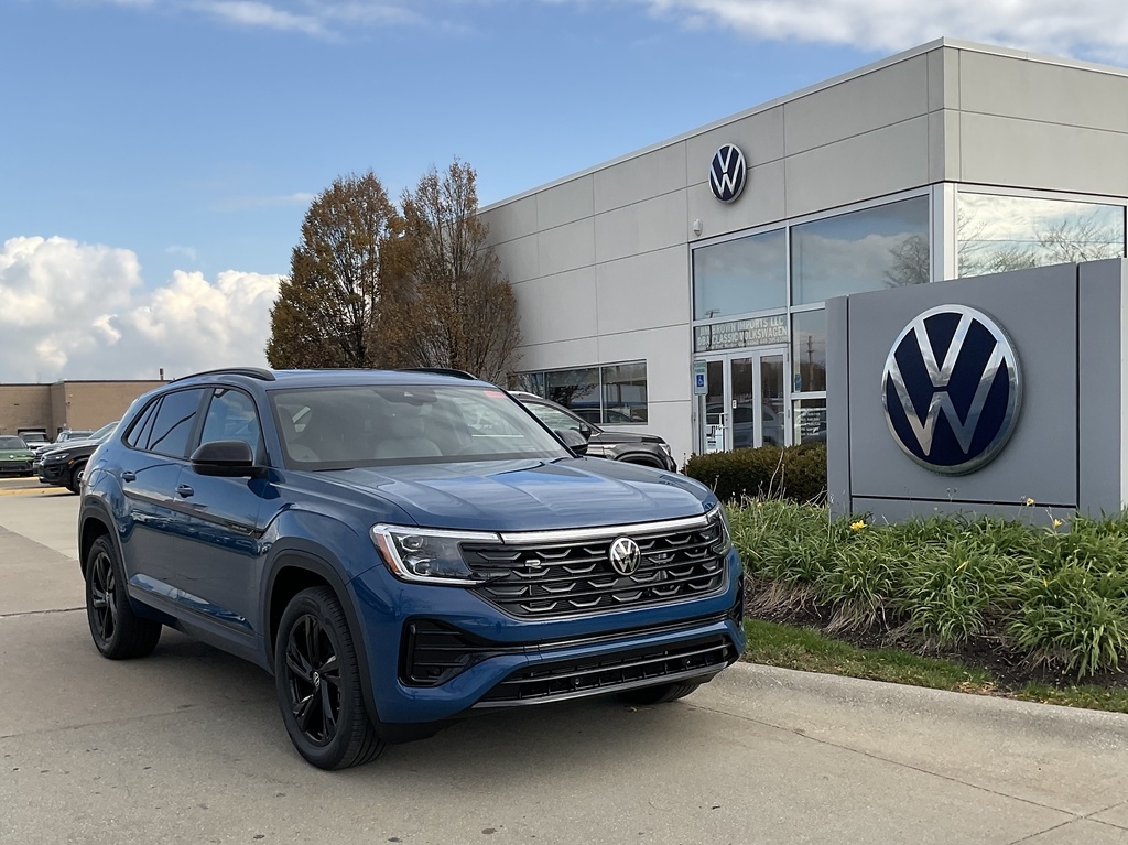 2026 Volkswagen Atlas Cross Sport SEL R-LINE's photo