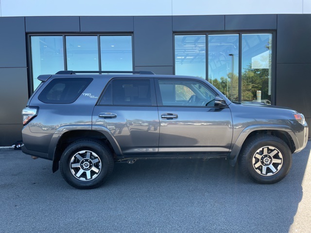 2021 Toyota 4Runner TRD Off-Road Premium photo 3