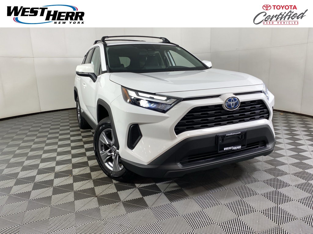 2023 Toyota RAV4 XLE's photo