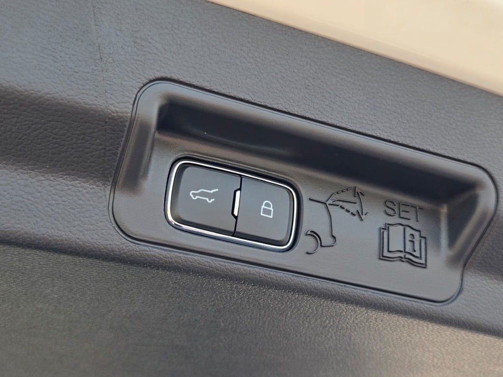 2025 Ford Explorer ST photo 15