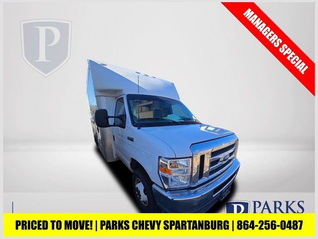 2023 Ford E-Series Cutaway Base's photo