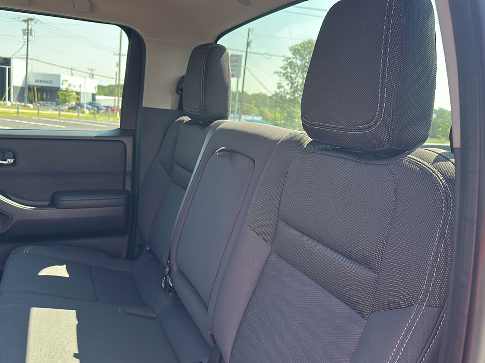 2022 Nissan Frontier SV Crew Cab photo 5