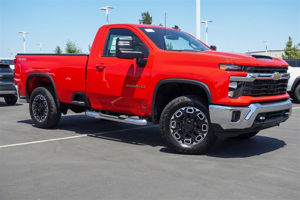 2025 Chevrolet Silverado 3500HD LT photo 2