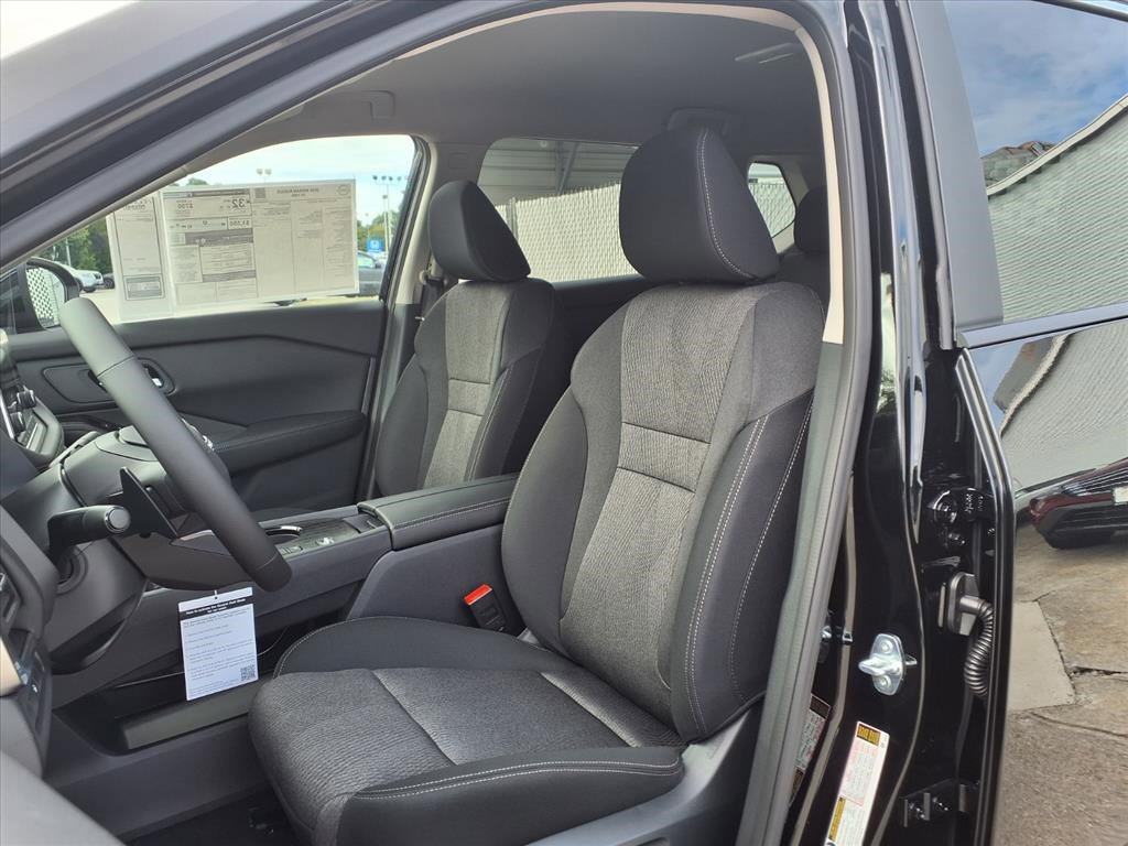 2026 Nissan Rogue SV photo 13