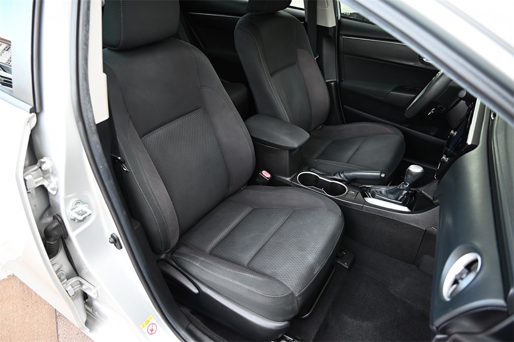 2019 Toyota Corolla L photo 7