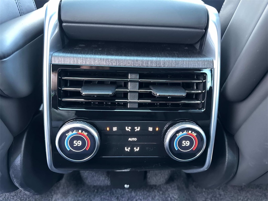 2025 Land Rover Range Rover SE photo 15