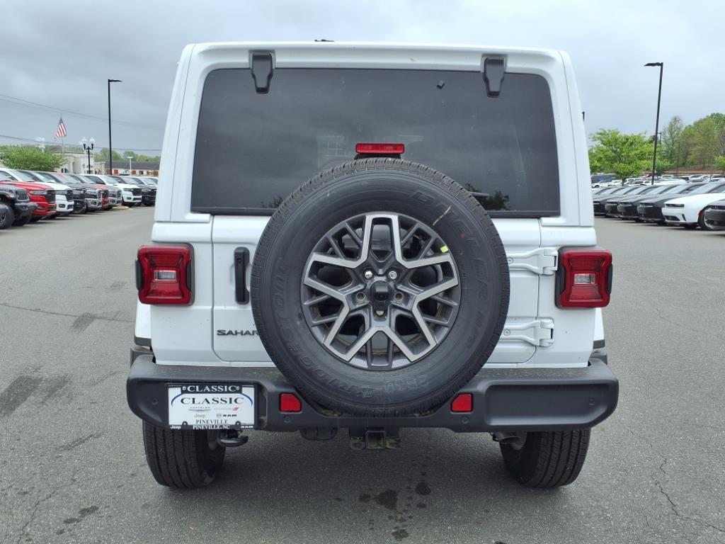 2025 Jeep Wrangler Sahara photo 15