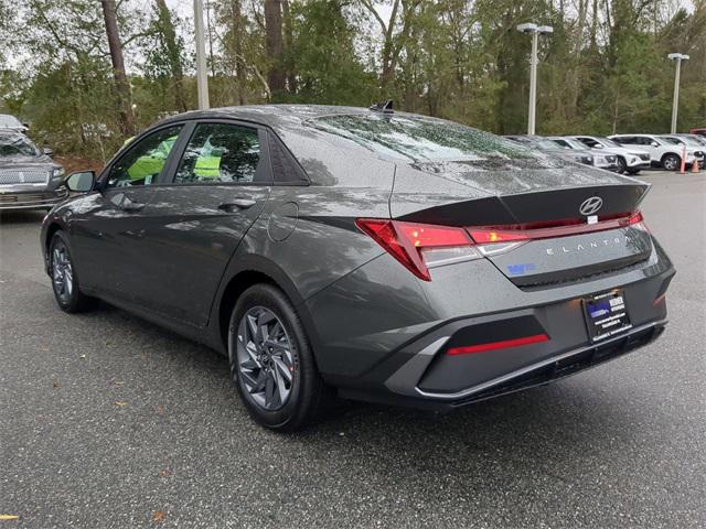 2025 Hyundai Elantra SEL Sport photo 7