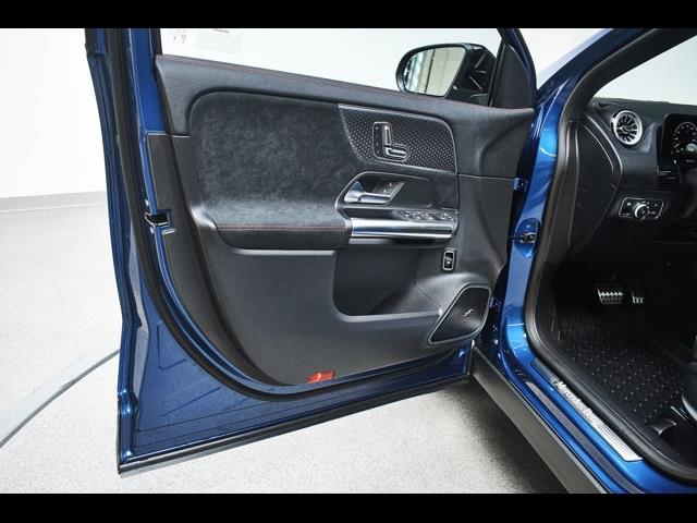 2024 Mercedes Benz GLA 250 photo 13